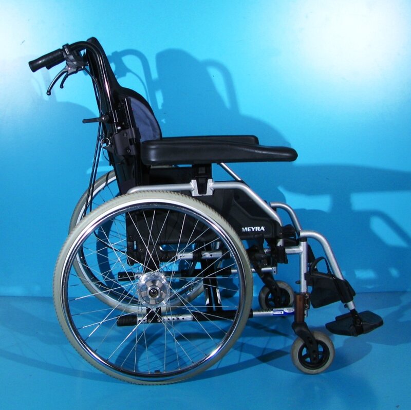 Scaun cu rotile Meyra - latime sezut 53 cm